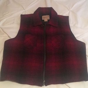 ❤️ Woolrich Black & Red Plaid Vest! ❤️